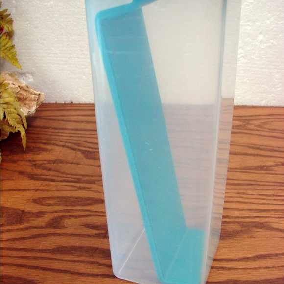 New TupperWare Velveeta Cheese keeper - Picture 3 of 4